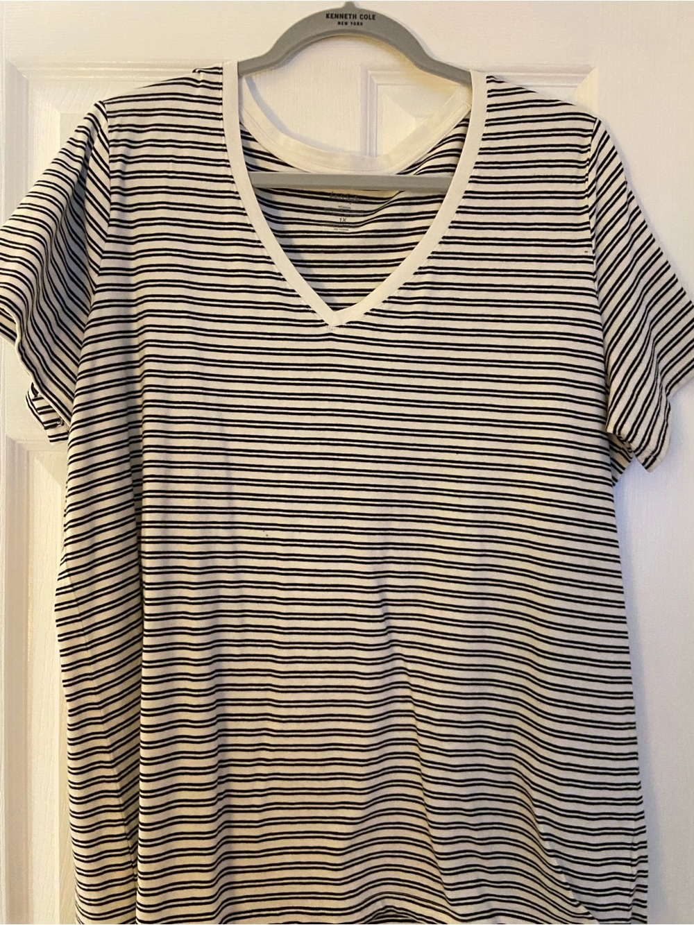 Lord & Taylor Black and White Striped V-Neck Tee